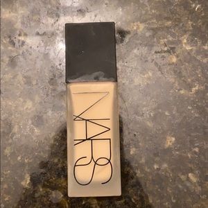 NARS All Day Luminous Weightless foundation
